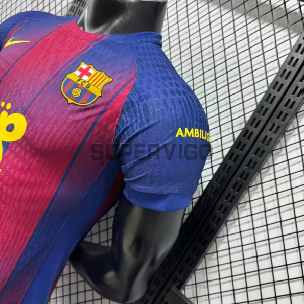 Camiseta Barcelona x Olivia Rodrigo 2025/2026 Azul/Rojo (EDICIÓN JUGADOR)