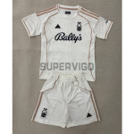 Camiseta Nottingham Forest Segunda Equipación 2025/2026 Blanco Niño Kit